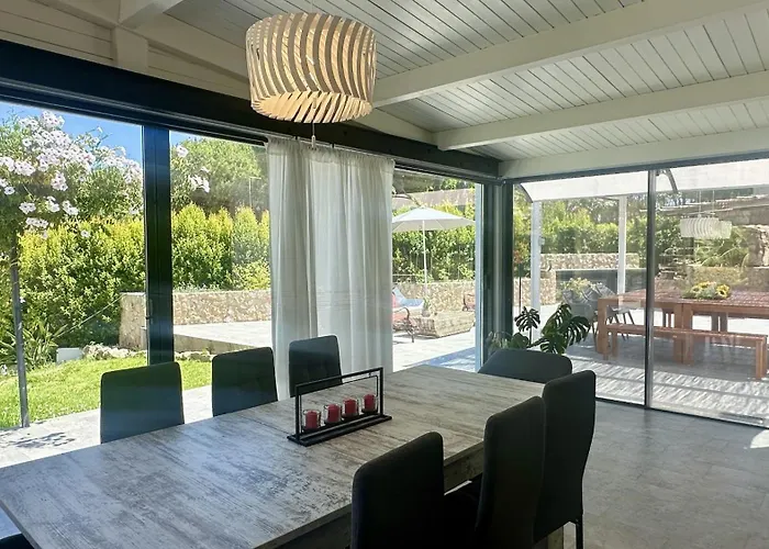 Villa Tropicana - Private Pool - 10 Guests -