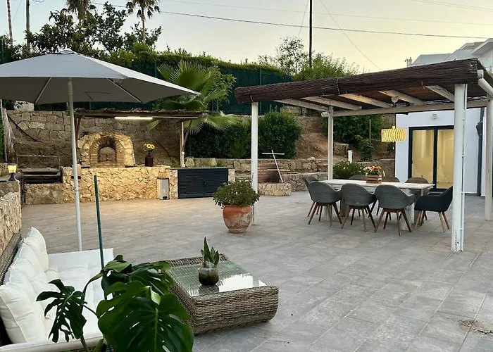 Villa Tropicana - Private Pool - 10 Guests -